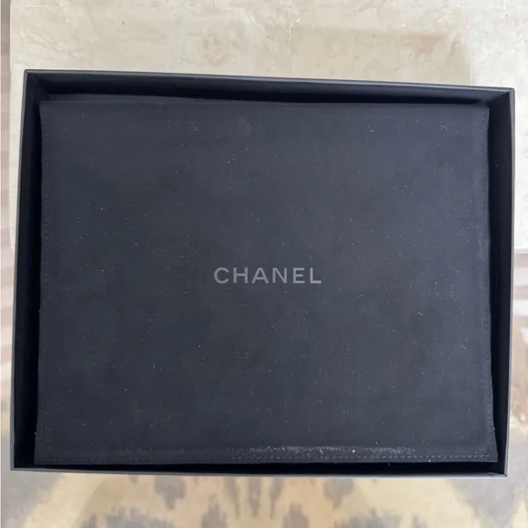 CHANEL 2019 Faux Pearl, Strass & Bead CC Station Necklace - Picture 9 of 11